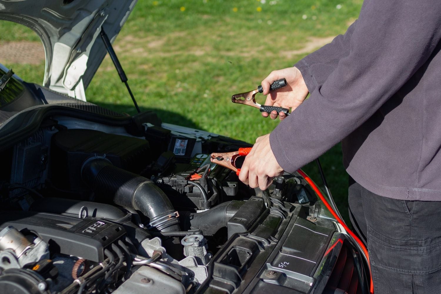 11 Items That Should Be in Every Driver's Car Tool Kit